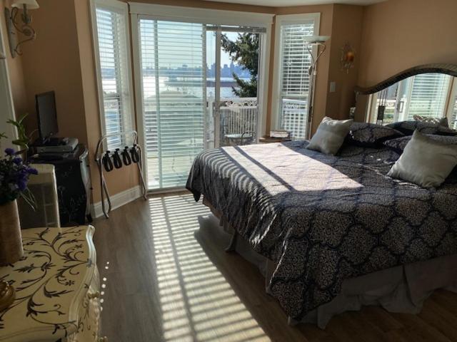 Ocean Breeze Executive Bed And Breakfast 노스밴쿠버 외부 사진